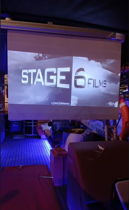 سهرة السينما والبروجكتر وشاشة العرض